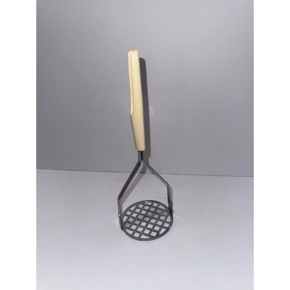 Vintage Potato Masher Chrome Steel Grid Head Cream Plastic Handle Kitchen Tool